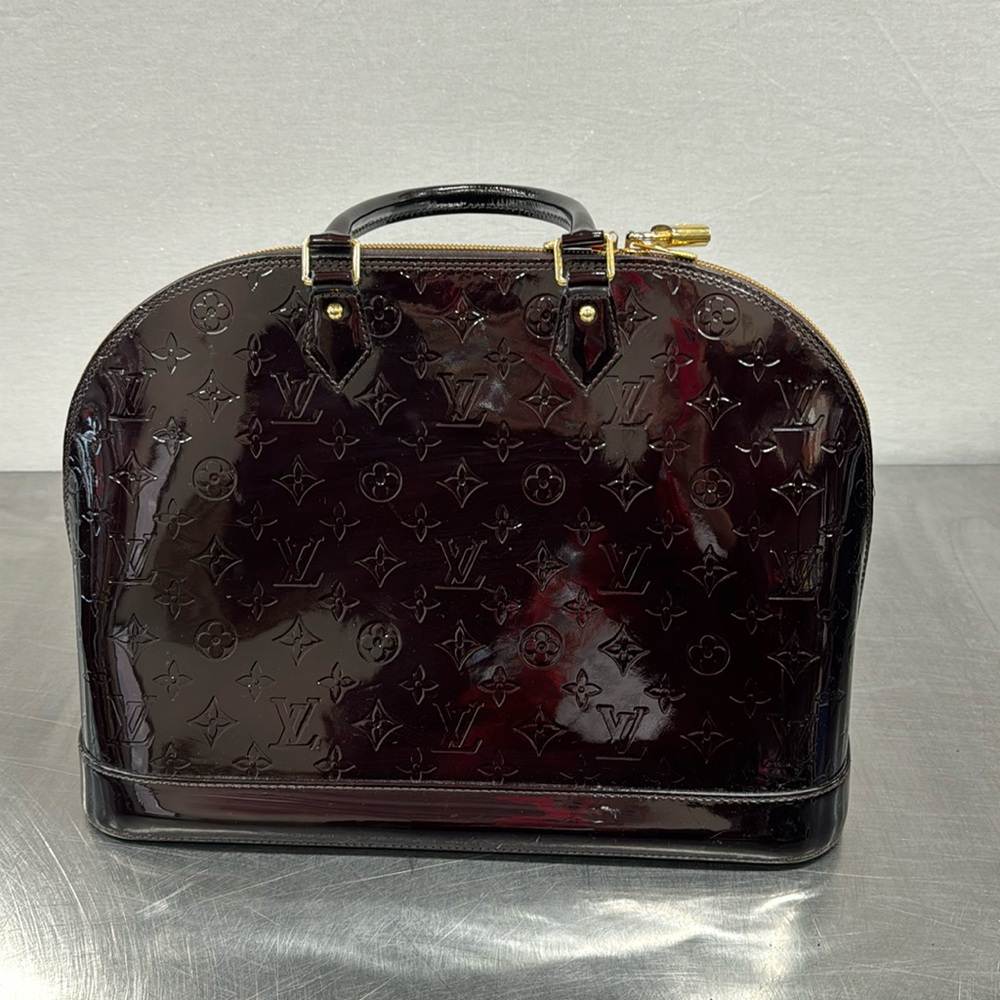 Luis Vuitton Vernis Amarante Alma Handbag